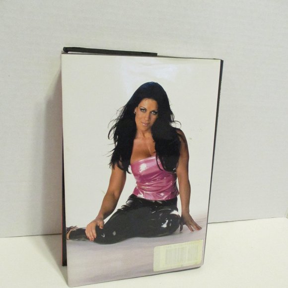 WWE Vintage 2000 Chyna Medium Black Red White Graphic Wrestling Book - Picture 2 of 7